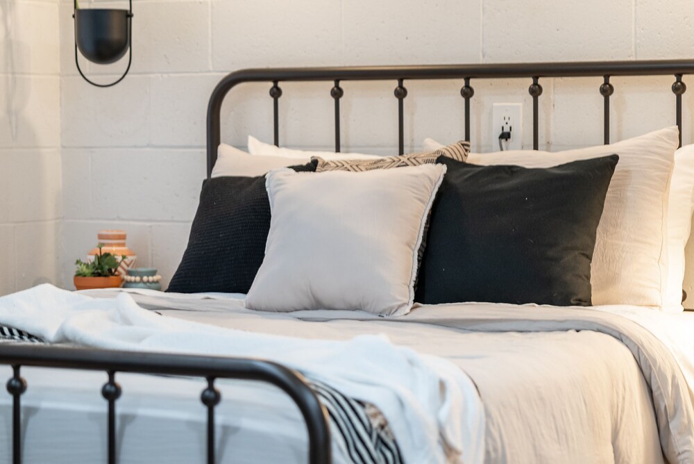 Downtown Studio Hideaway with Secret Garden Sleeps 4 Pet Friendly