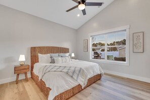 4 bedrooms, desk, iron/ironing board, travel cot