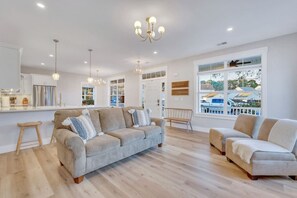 スマートテレビ、暖炉、テレビゲーム、ステレオ