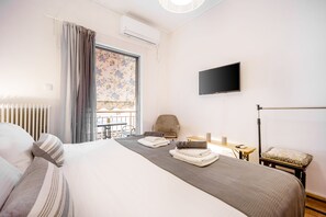 1 dormitorio, tabla de planchar con plancha, wifi y ropa de cama