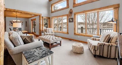 MINNeSTAY* Maple Lake Chalet