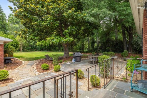 Luxury Large Home - Family Home - Big Fenced Yard