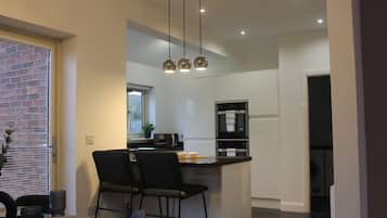 Micro-ondes, four, lave-vaisselle