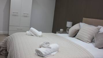 4 chambres, fer et planche à repasser, Wi-Fi, draps fournis