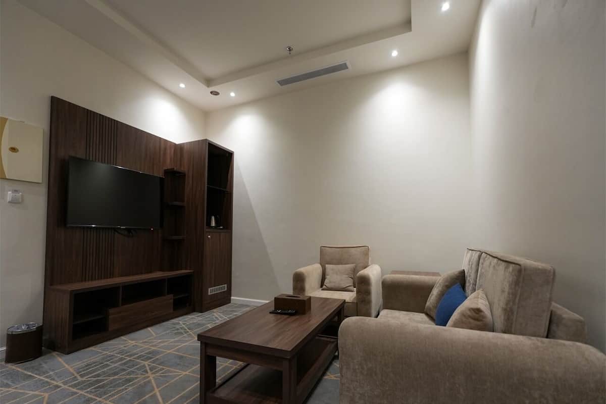 Exclusieve suite | Woonruimte | Een 50-inch smart-tv met digitale zenders