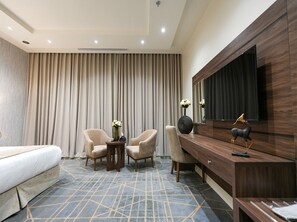 Quarto luxo, vista para a cidade | 1 quarto, quartos à prova de som, ferros/tábuas de passar roupa