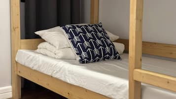 3 bedrooms, desk, WiFi, bed sheets