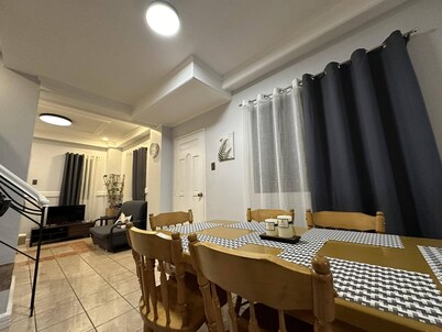 Stylish 3-Bedroom Sanctuary in Baguio City, sleeps up to 15!
