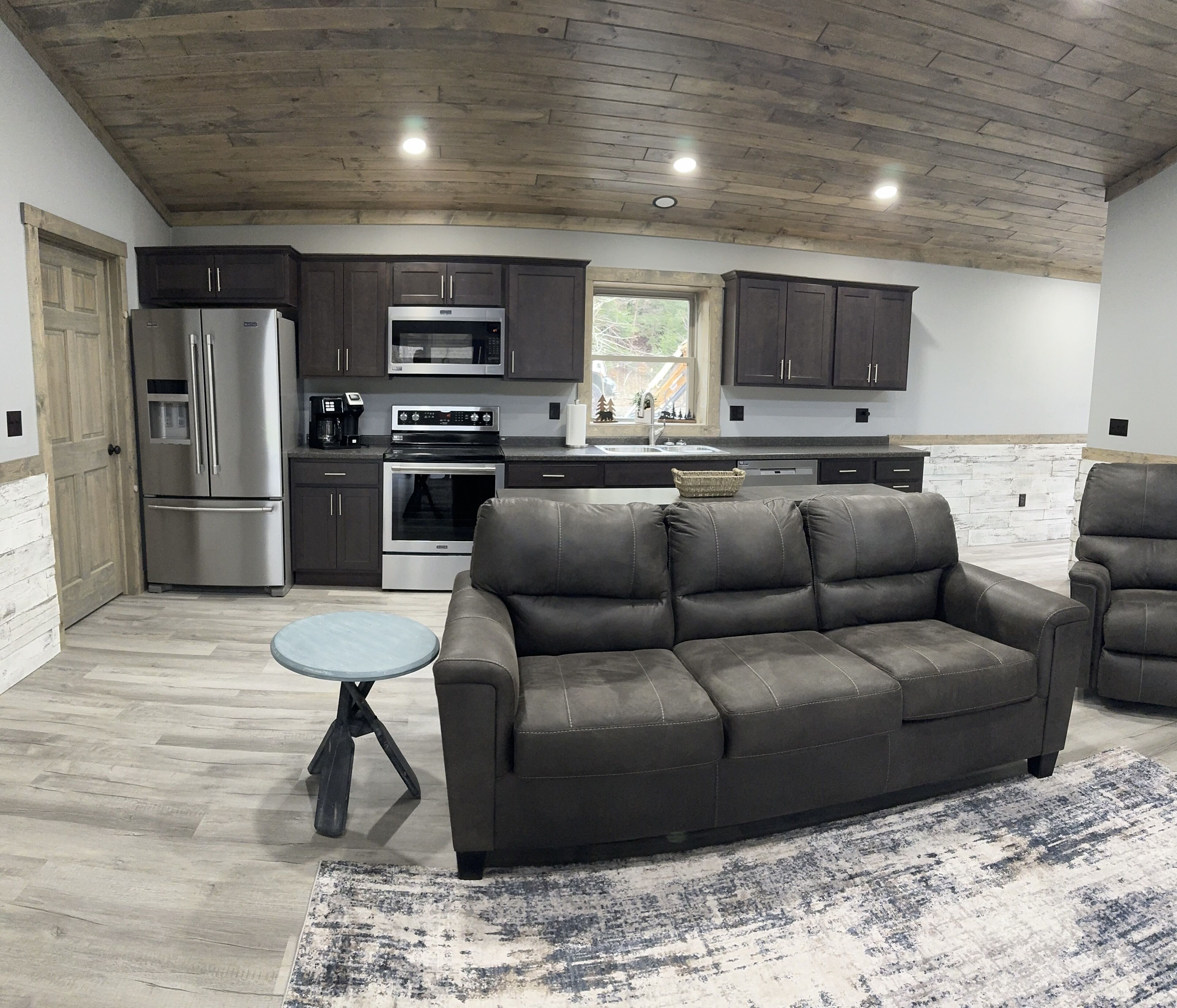 冰箱、微波炉、烤箱、炉灶