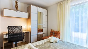 5 slaapkamers, een strijkplank/strijkijzer, wifi, beddengoed