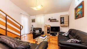 Fernseher, Videospiele, Tischtennisplatte