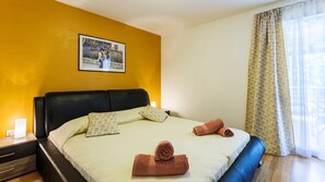 5 bedrooms, iron/ironing board, WiFi, bed sheets