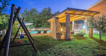 Charming Villa Lucia with heated swimming pool