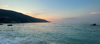 Azure Horizon Apartment - Kefalonia , with Sea View, Balcony & Wi-Fi