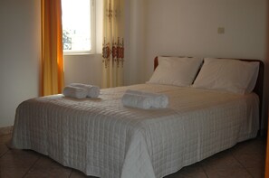 1 chambre, bureau, fer et planche à repasser, Wi-Fi gratuit