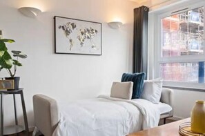 1 室のベッドルーム、アイロン / アイロン台、WiFi (無料)、ベッドシーツ