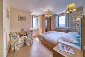 6 bedrooms, iron/ironing board, WiFi, bed sheets - Exclusive Villa Amara with infinity heated pool - sea view, family, stylish, pet friendly, jacuzzi, sauna, bbq, 5 parking spaces (Jesenice)
