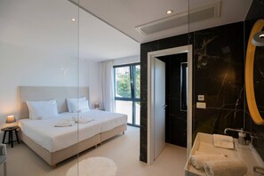 9 bedrooms, iron/ironing board, WiFi, bed sheets