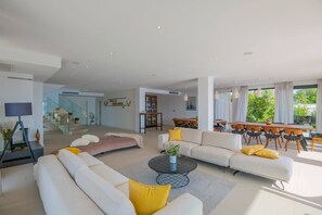 Interior - Luxury Villa Bacana near the sea in Brela sauna jacuzzi, family heated pool gym (Brela)