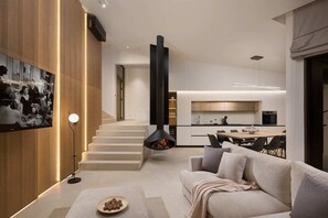 Fernseher, Kamin, Videospiele, Tischfußball