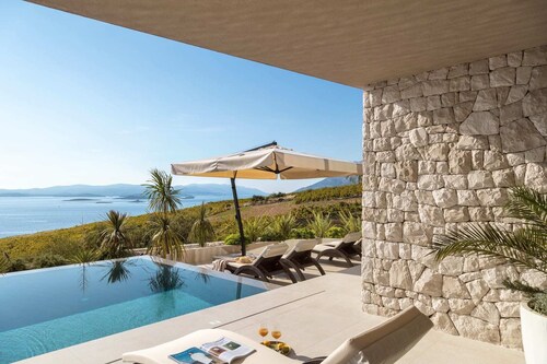 Luxuriöse und einzigartige Villa Bevel House mit Meerblick, Panoramablick, Familie, ruhige Gegend, stilvoll, Grillplatz