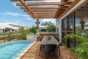 Outdoor dining - Conch Shell & Mistico Beach Club+Boat Shuttle (San Pedro, Ambergris Caye)