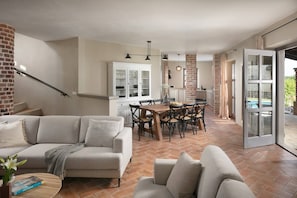 Televisio, pöytäjalkapallopöytä