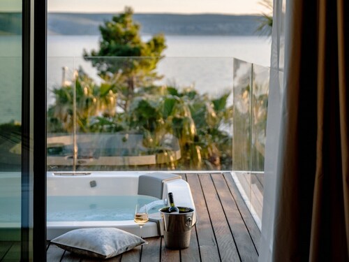 Exclusive Villa Calma I - heated pool&spa sea view, quiet area, family