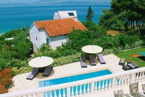 Pool - Villa Clementine with pool, sea view, big group, near sea, pet friendly, bbq, family, quite area (Sutivan)