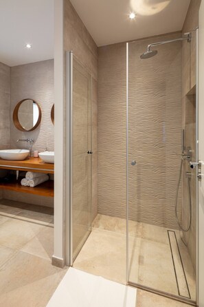 Hair dryer, towels - Villa Clementine with pool, sea view, big group, near sea, pet friendly, bbq, family, quite area (Sutivan)