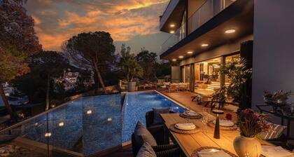 Villa Contessa - Top 200 ultra luxury world villas, infinity pool, beachfront, sea view, family, stylish