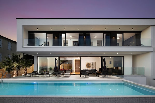 A heated pool - Luxury Villa Dali - 42 m2 infinity pool & wellness, family, stylish (Medulin)