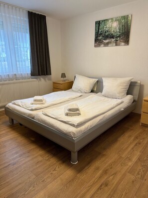 2 quartos, ferros/tábuas de passar roupa, Wi-Fi, roupa de cama