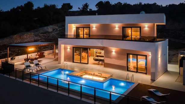 A modern two-story house with a swimming pool, outdoor seating, and a balcony. - Villa Golden Ananas, 45 m2 headet pool, sea view (Sutivan)