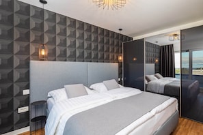 3 bedrooms, desk, iron/ironing board, WiFi