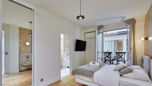 Unclassified image, 5 of 23, button - Terrace apartment Trocadero Eiffel Tower (Paris)