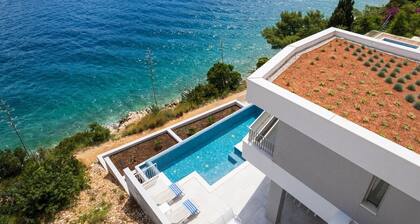 Luxury & stylish Villa Lavanda 5 m from the sea, beachfront,sea view, quite area, pet friendly, family.