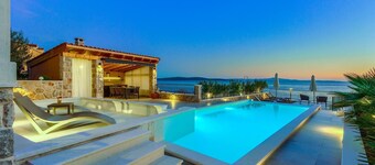 Peaceful Villa Luce di Mare - heated pool, sauna, seafront, seaview pet friendly