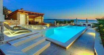 Peaceful Villa Luce di Mare - heated pool, sauna, seafront, seaview, family, stylish, pet friendly