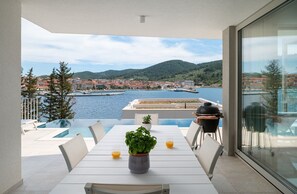 Outdoor dining - Luxury & stylish Villa Maslina 10m from the sea beachfront sea view pet friendly (Vela Luka)