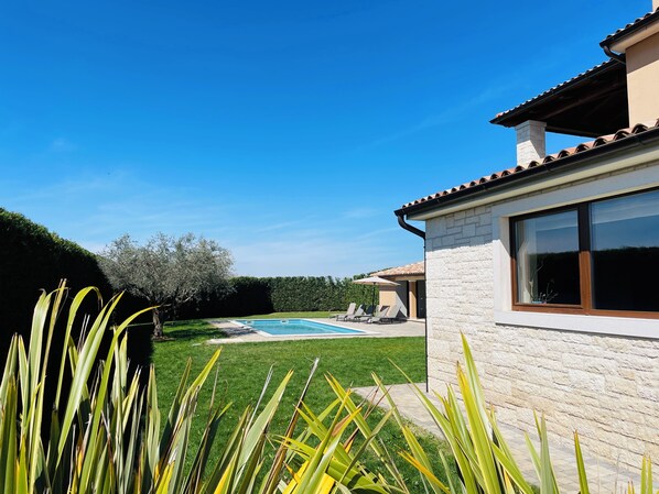 Piscine extérieure, piscine chauffée