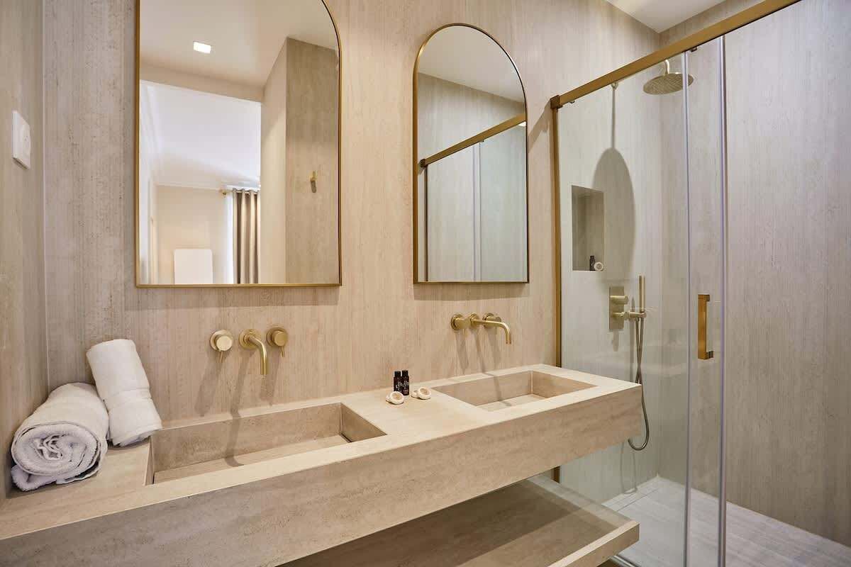 Shower, hair dryer, shampoo
