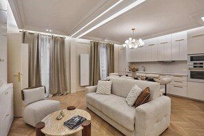 TV, offices - Apartment in the Marais with Air-conditioned (Paris)