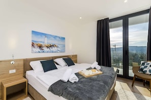 3 slaapkamers, een strijkplank/strijkijzer, wifi, beddengoed