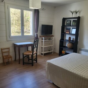 4 soverom, skrivebord, strykejern/-brett og wi-fi (inkludert)