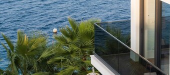 Villa Palm Bay 1 & 2, heated pool - 5 m from the sea, private parking, with stunning sea view, nice terrace, beach access.