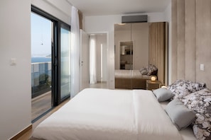 5 bedrooms, iron/ironing board, WiFi, bed sheets