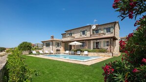 A two-story stone house with a swimming pool, green shutters, and a clear blue sky. - Rustic Villa Rorripa with a pool in Istri, panoramic view, pet friendly, quite area, family, private parking, terrace, fancy yard (Sveti Lovrec)