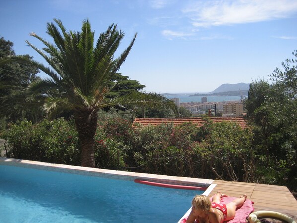 Pool - Villa,piscine Salle de Fitness.spa.superbe vue Mer.jardin.quartier Résidentiel (Toulon)