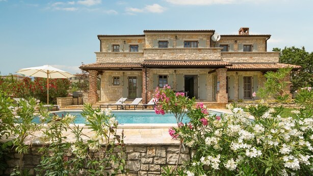 A two-story stone building with a swimming pool in the foreground. - Rustic Villa Rubus with a pool in Istri, panoramic view, pet friendly (Sveti Lovrec)